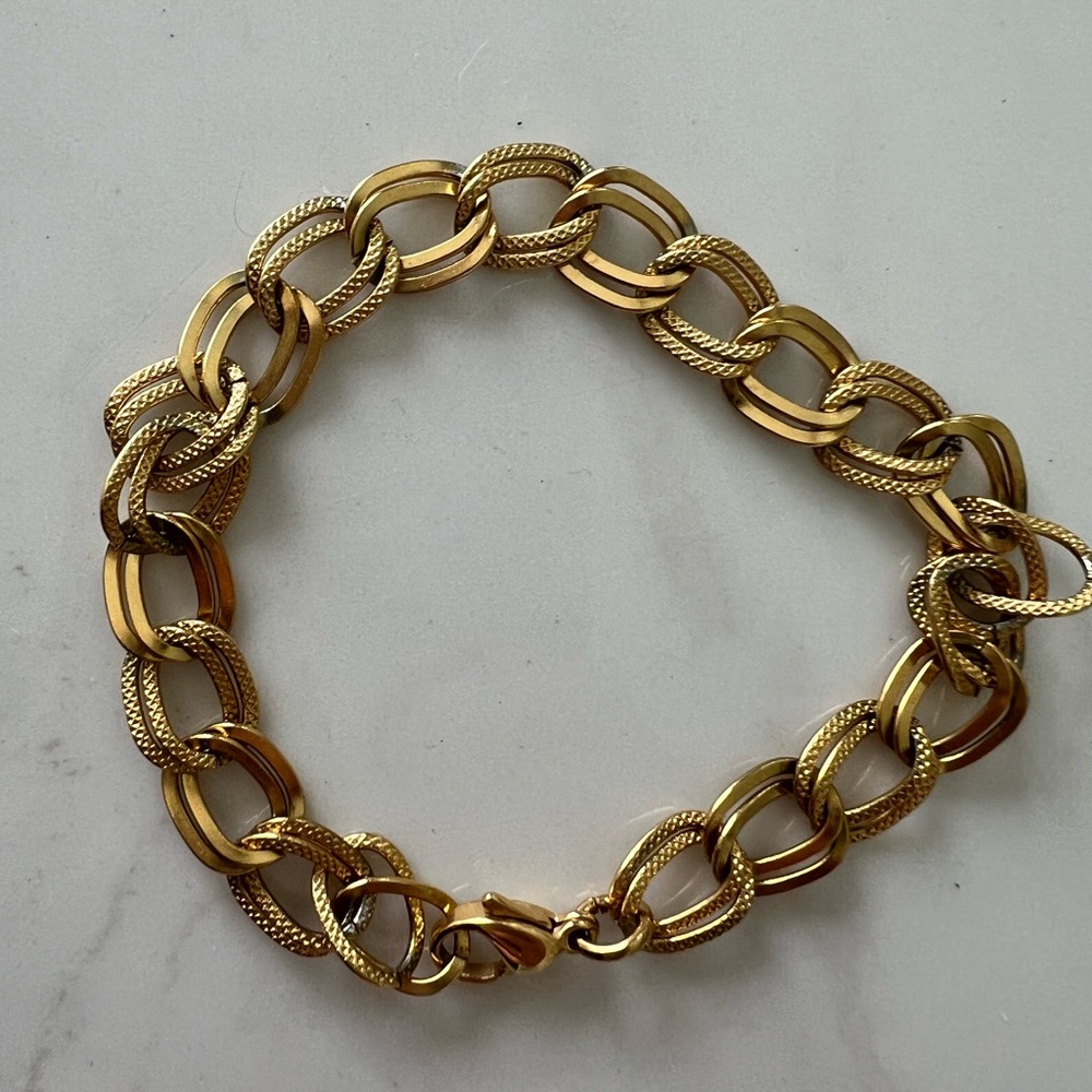 Gold chain bracelet